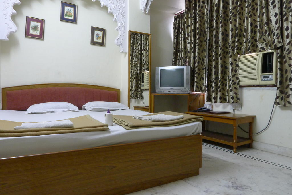 Kiran Palace Hotel Udaipur Exterior photo